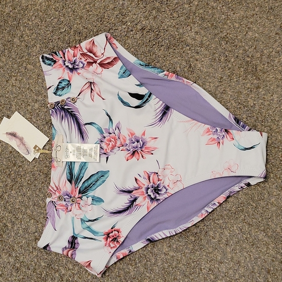 Jessica Simpson swimsuit - Picture 2 of 10